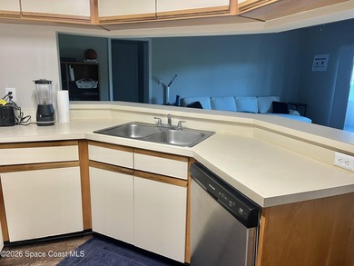 3rd floor 2bedroom, 2-bath split-floor plan condo offers the - photo 3
