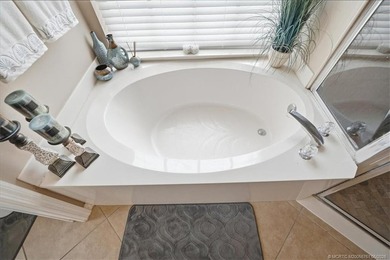 Welcome to this stunning 3 bedroom, 2.5 baths POOL home at - photo 18