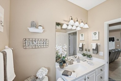 Welcome to this stunning 3 bedroom, 2.5 baths POOL home at - photo 40