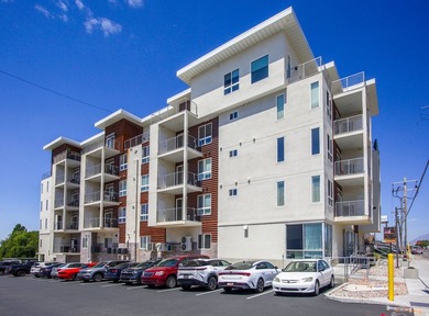 SELLER OFFERING 3% TOWARDS BUYERS CLOSING COSTS + RATE BUY DOWN! - photo 1