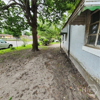 INVESTOR SPECIAL! Fantastic opportunity to own a 2-bedroom - photo 4