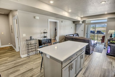 SELLER OFFERING 3% TOWARDS BUYERS CLOSING COSTS + RATE BUY DOWN! - photo 4