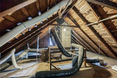 Great opportunity! 4 bedrooms, 2 full baths. Huge 2+garage with - photo 15