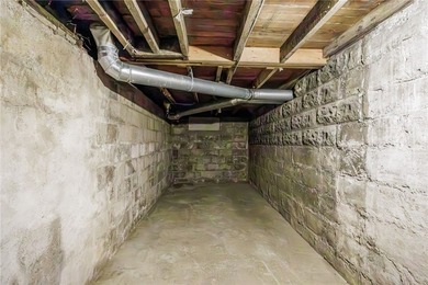 Great opportunity! 4 bedrooms, 2 full baths. Huge 2+garage with - photo 18