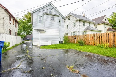 Great opportunity! 4 bedrooms, 2 full baths. Huge 2+garage with - photo 19