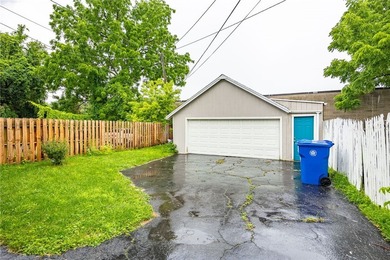 Great opportunity! 4 bedrooms, 2 full baths. Huge 2+garage with - photo 20