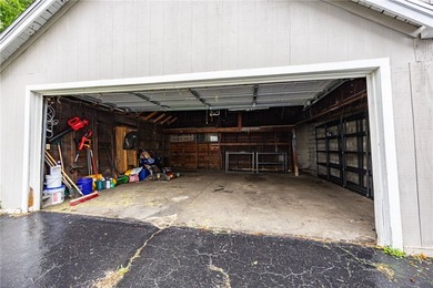 Great opportunity! 4 bedrooms, 2 full baths. Huge 2+garage with - photo 21