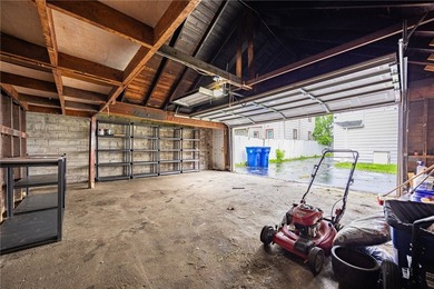 Great opportunity! 4 bedrooms, 2 full baths. Huge 2+garage with - photo 22