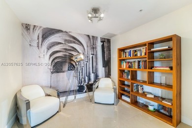 Lowest priced corner and canal front unit. Super spacious 1500 - photo 3