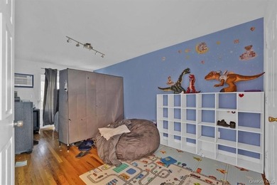 Exquisite three-family home located on a quiet, friendly block - photo 9