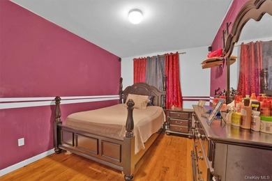 Exquisite three-family home located on a quiet, friendly block - photo 10