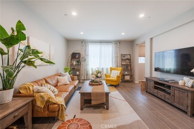 Welcome to Coastal Walk, one of Huntington Beach's newer - photo 9