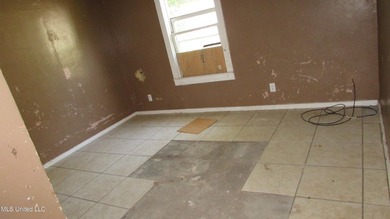 Fixer upper close to town, corner lot with newer metal roof - photo 12