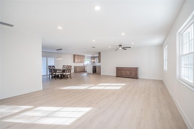 Beautiful South Lakeland Pool home that has been remodeled from - photo 7