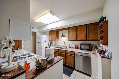 Welcome to Phase 1 of Sun City! This Ready-To-Enjoy 2-BDRM - photo 3