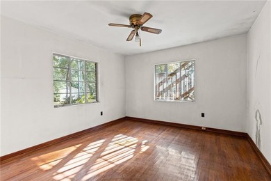 NEW PRICE!! This large waterfront four bedroom, three bath brick - photo 11