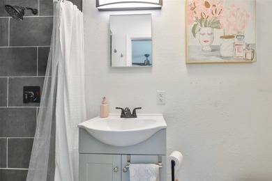 Short Sale. Welcome to this inviting 3-bedroom, 2-bathroom home - photo 12