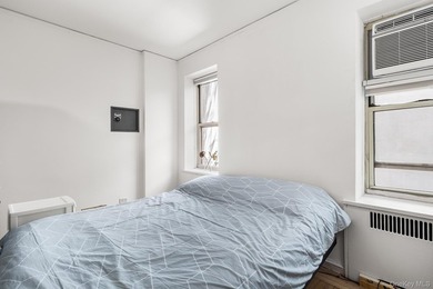 Welcome to 75 Bank Street, a charming prewar Art Deco - photo 15