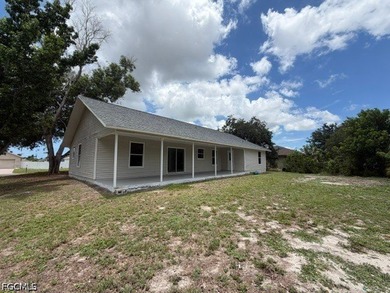 This Single Family home offer 3-bedroom, 2-bathroom located in - photo 16