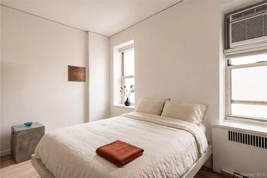 Welcome to 75 Bank Street, a charming prewar Art Deco - photo 16