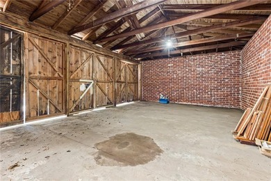 NEW PRICE!! This large waterfront four bedroom, three bath brick - photo 19
