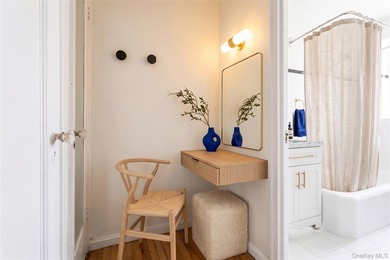 Welcome to 75 Bank Street, a charming prewar Art Deco - photo 20