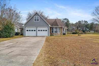 Leisure Lake Home For Sale in Warner Robins Georgia