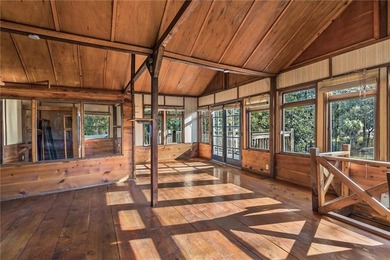 NEW PRICE!! This large waterfront four bedroom, three bath brick - photo 22