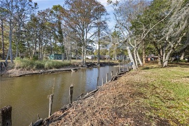 NEW PRICE!! This large waterfront four bedroom, three bath brick - photo 30
