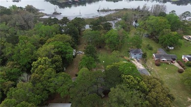 NEW PRICE!! This large waterfront four bedroom, three bath brick - photo 45