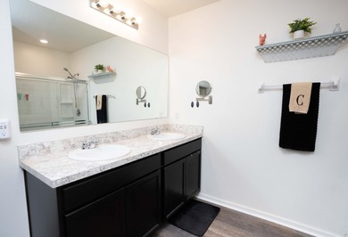 Welcome to Cobblestone! This beautiful 3 bedroom, 2 bathroom - photo 12