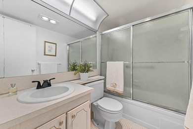 Beautiful 2nd floor 2 bed/1.5 baths lakefront condo with - photo 13