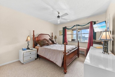 Beautiful 2nd floor 2 bed/1.5 baths lakefront condo with - photo 14