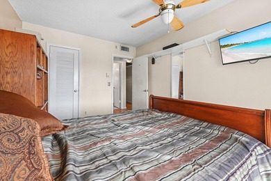 Beautiful 2nd floor 2 bed/1.5 baths lakefront condo with - photo 17