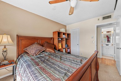 Beautiful 2nd floor 2 bed/1.5 baths lakefront condo with - photo 18