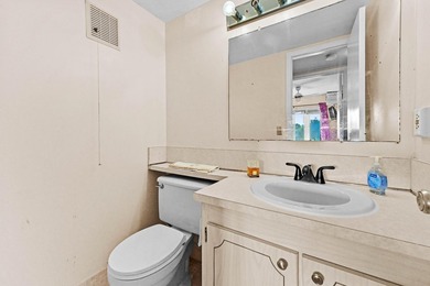 Beautiful 2nd floor 2 bed/1.5 baths lakefront condo with - photo 19