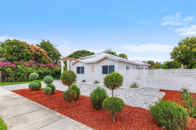 This beautifully updated and thoughtfully expanded 3-bedroom - photo 3