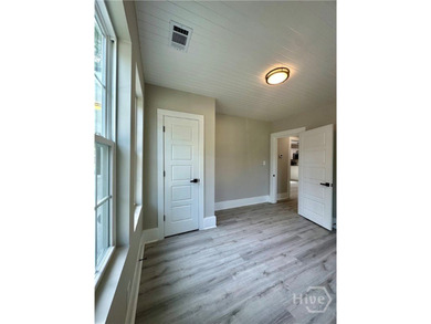 A fantastic opportunity for both first-time homebuyers or a - photo 6