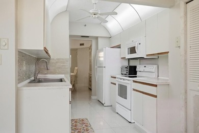 Beautiful 2nd floor 2-bedroom, 2-bath condo in Senior Community - photo 15