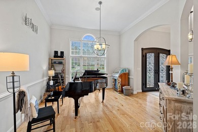 Welcome to an exceptional home in the highly sought-after - photo 4