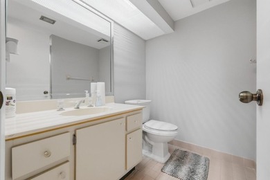 Beautiful 2nd floor 2-bedroom, 2-bath condo in Senior Community - photo 35