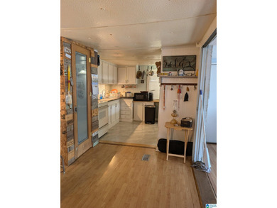 Don't miss out summer is still here! 2-bedroom 1 bath home on - photo 8