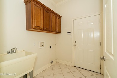 Great price, great location! This lovely 4 bedroom, 3 bath home - photo 12