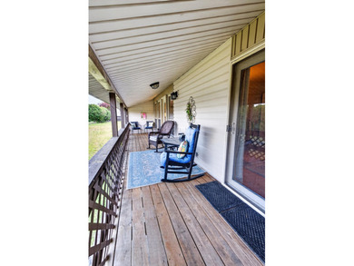 A wonderful opportunity to own a move-in-ready, upstairs condo - photo 37