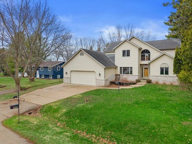 Nagawicka Lake Home For Sale in Hartland Wisconsin