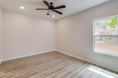 Brand-new construction located on a desirable corner lot in Gulf - photo 12