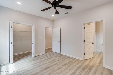 Brand-new construction located on a desirable corner lot in Gulf - photo 13
