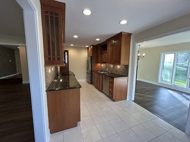 Welcome to this beautiful 1st floor, end unit. This coveted - photo 14
