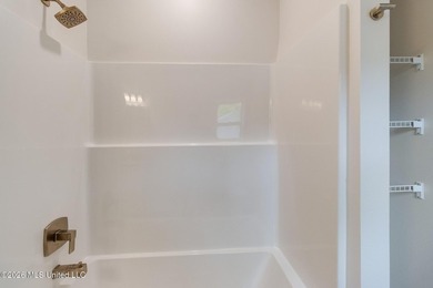 Brand-new construction located on a desirable corner lot in Gulf - photo 15