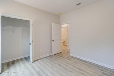 Brand-new construction located on a desirable corner lot in Gulf - photo 18